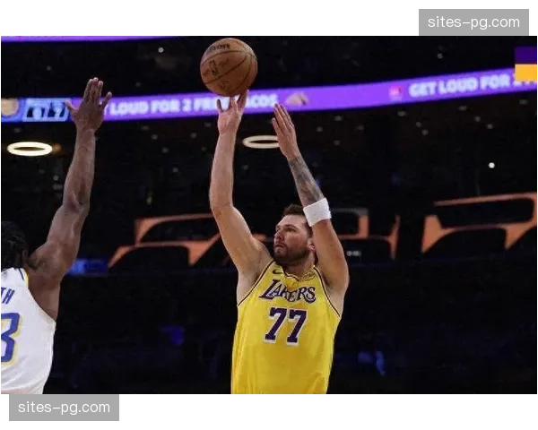 湖人无詹体系展现意外韧性 东契奇里夫斯组合渐入佳境